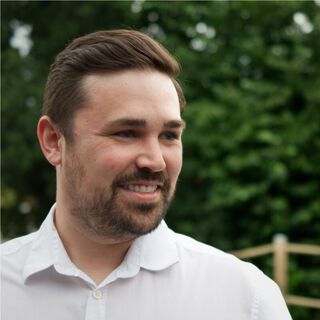 Unser Kunde Sebastian Schmidt von der Firma Social Recruiting Agenturinhaber bei Philipp Müller von Müller Sales Vertriebs-, Mindset- und Verkaufscoaching